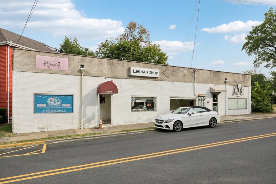 825-829 Rt-5, Ridgefield, NJ à louer - Photo du bâtiment - Image 2 de 10
