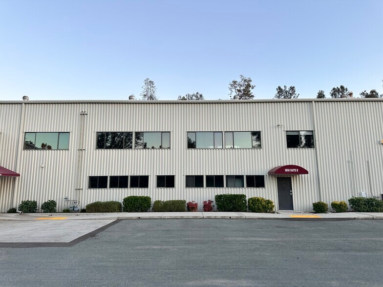 9800-9900 Hill View Rd, Newcastle, CA à louer - Photo du bâtiment - Image 2 de 12