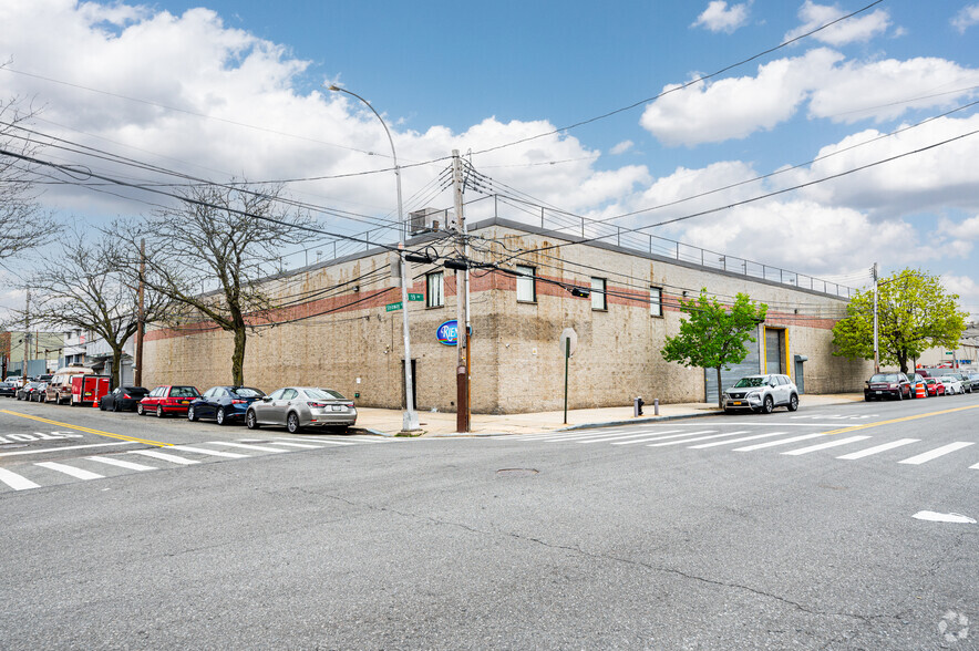 18-81 Steinway St, Astoria, NY for lease - Building Photo - Image 1 of 13