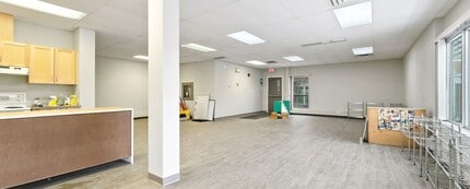 325 10th St NW, Calgary, AB for lease Interior Photo- Image 2 of 6