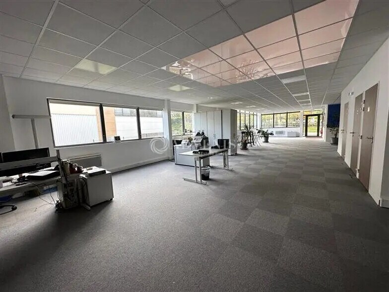 Office in Bussy-Saint-Georges for lease - Interior Photo - Image 1 of 7