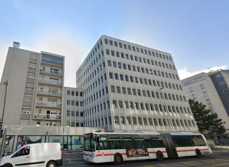 Bureau dans Lyon à louer - Photo du bâtiment - Image 1 de 6