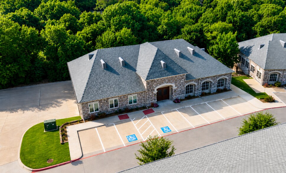 1784 W McDermott Dr, Allen, TX à vendre - Photo du bâtiment - Image 1 de 18