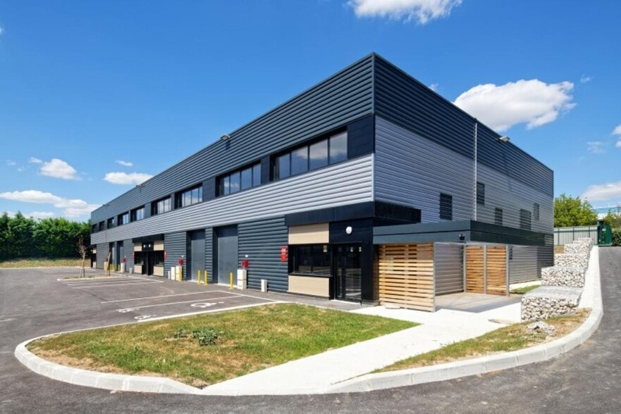 17 Rue Henri Becquerel, Aulnay-sous-Bois for lease - Building Photo - Image 3 of 8