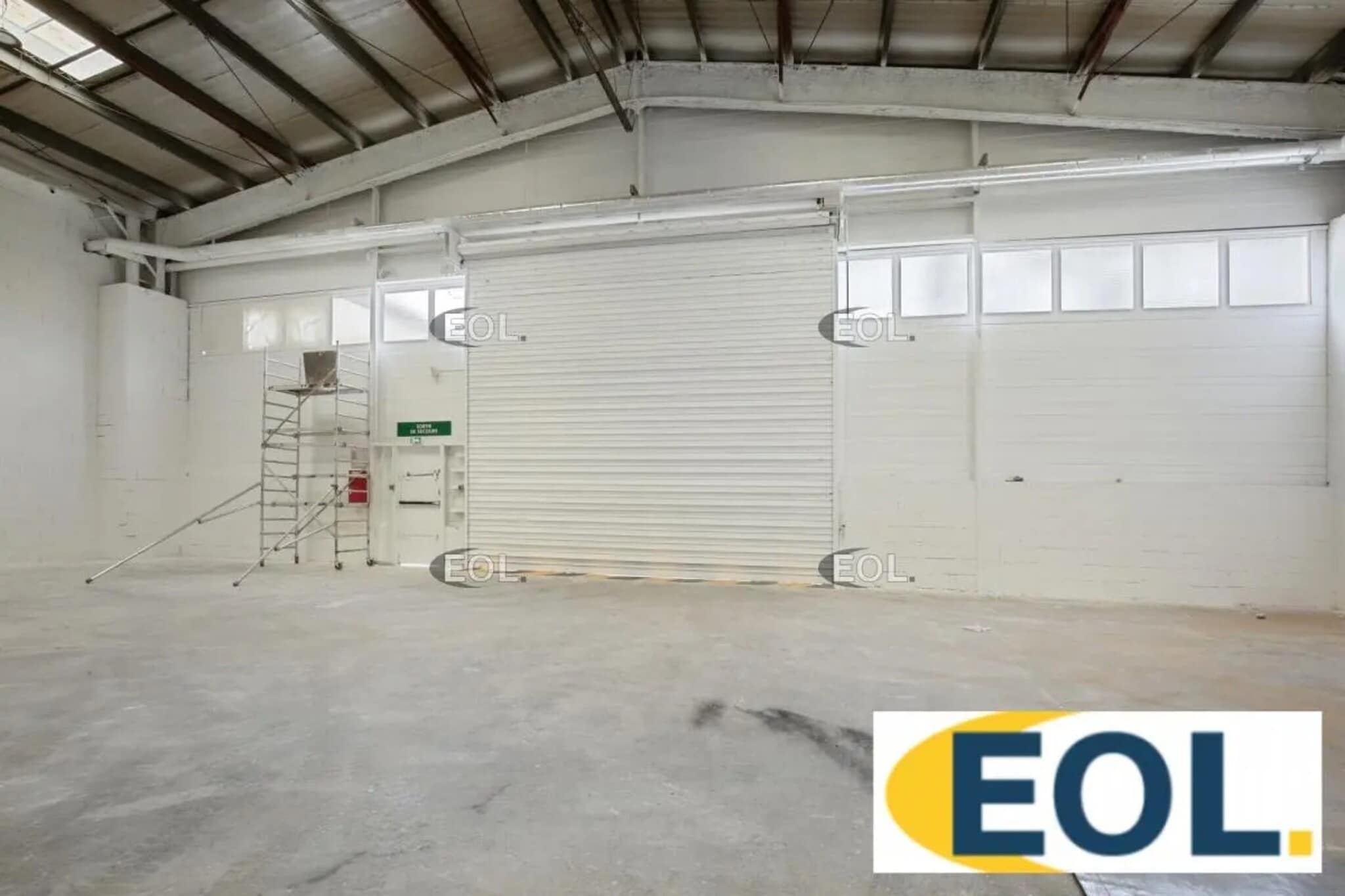 Industrial in L'ILE-SAINT-DENIS for lease Interior Photo- Image 1 of 6