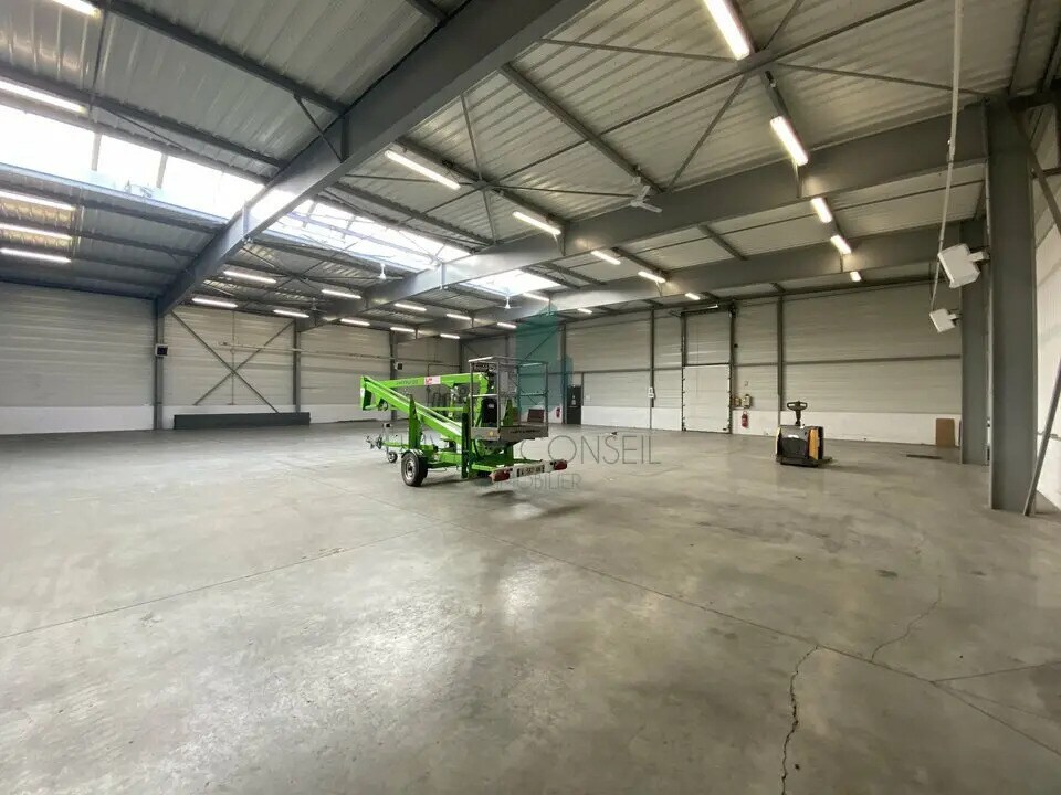 Flex in Taverny for lease Interior Photo- Image 1 of 9