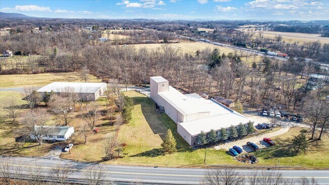 Plus de détails pour 5811 Four Point Rd, Bethel, PA - Industriel à louer