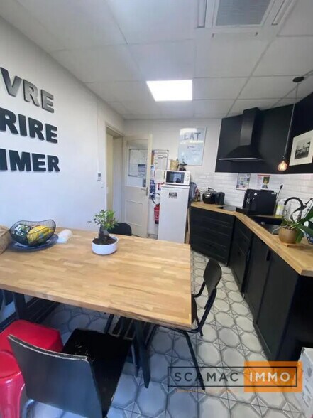 Local d'activités dans Vitry-sur-Seine à vendre - Photo du bâtiment - Image 3 de 3