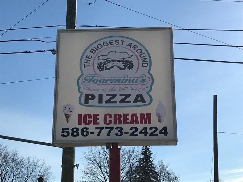 14877 Stephens Dr, Eastpointe, MI à louer - Photo du bâtiment - Image 3 de 5