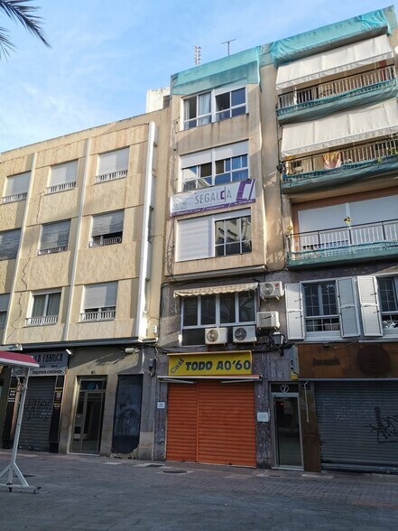 Commerce de détail dans Elche, Alicante à louer - Photo du bâtiment - Image 2 de 6