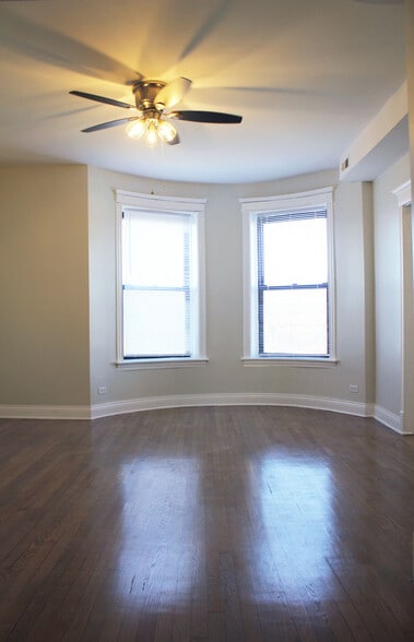 7131-7133 S Harvard Ave, Chicago, IL for sale - Interior Photo - Image 2 of 5