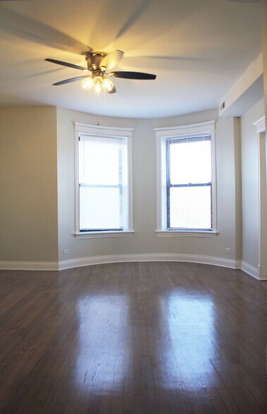 7131-7133 S Harvard Ave, Chicago, IL à vendre - Photo intérieure - Image 2 de 5