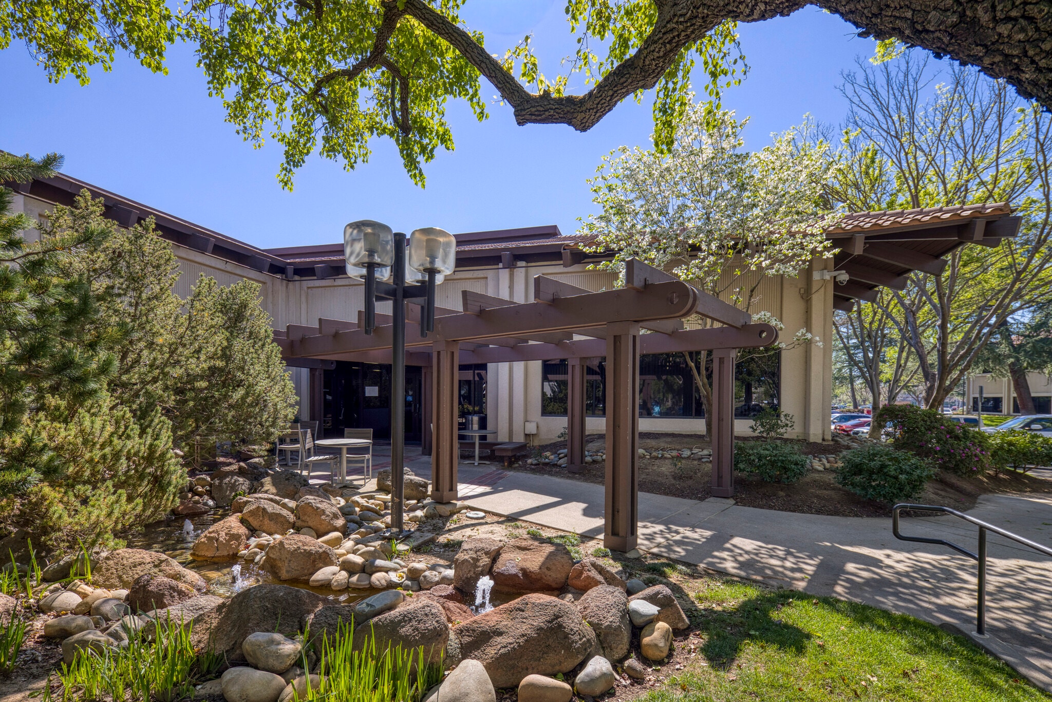 91 Blue Ravine Rd, Folsom, CA à vendre Photo du bâtiment- Image 1 de 15