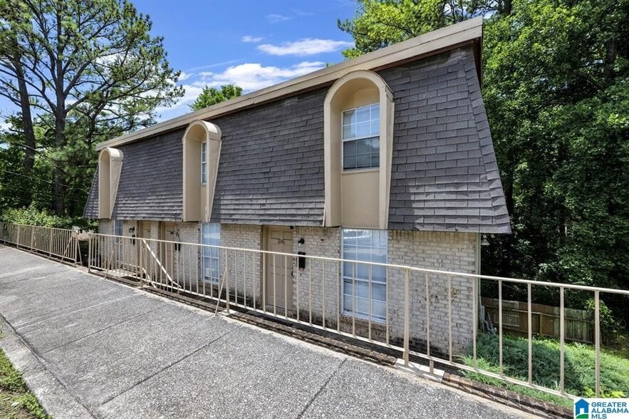 3246/3254 Warringwood Dr. portefeuille de 1 propriétés à vendre sur LoopNet.ca - Photo du bâtiment - Image 2 de 8