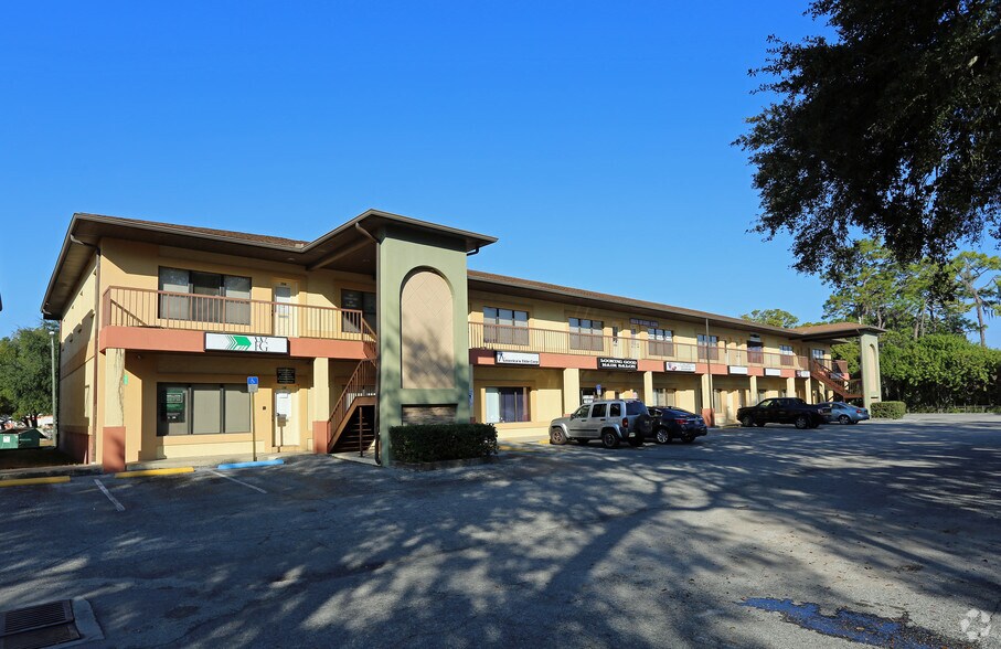 13542 N Florida Ave, Tampa, FL à louer - Photo du bâtiment - Image 2 de 11