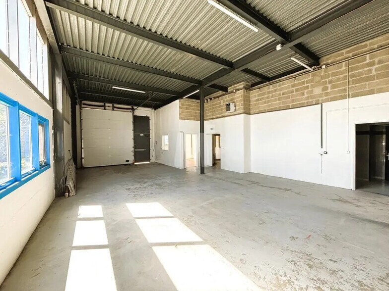 Flex in Massy for lease - Interior Photo - Image 3 of 8