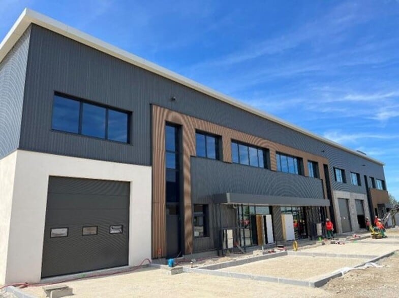 25 Route De Lyon, Saint-Priest for lease - Building Photo - Image 1 of 10
