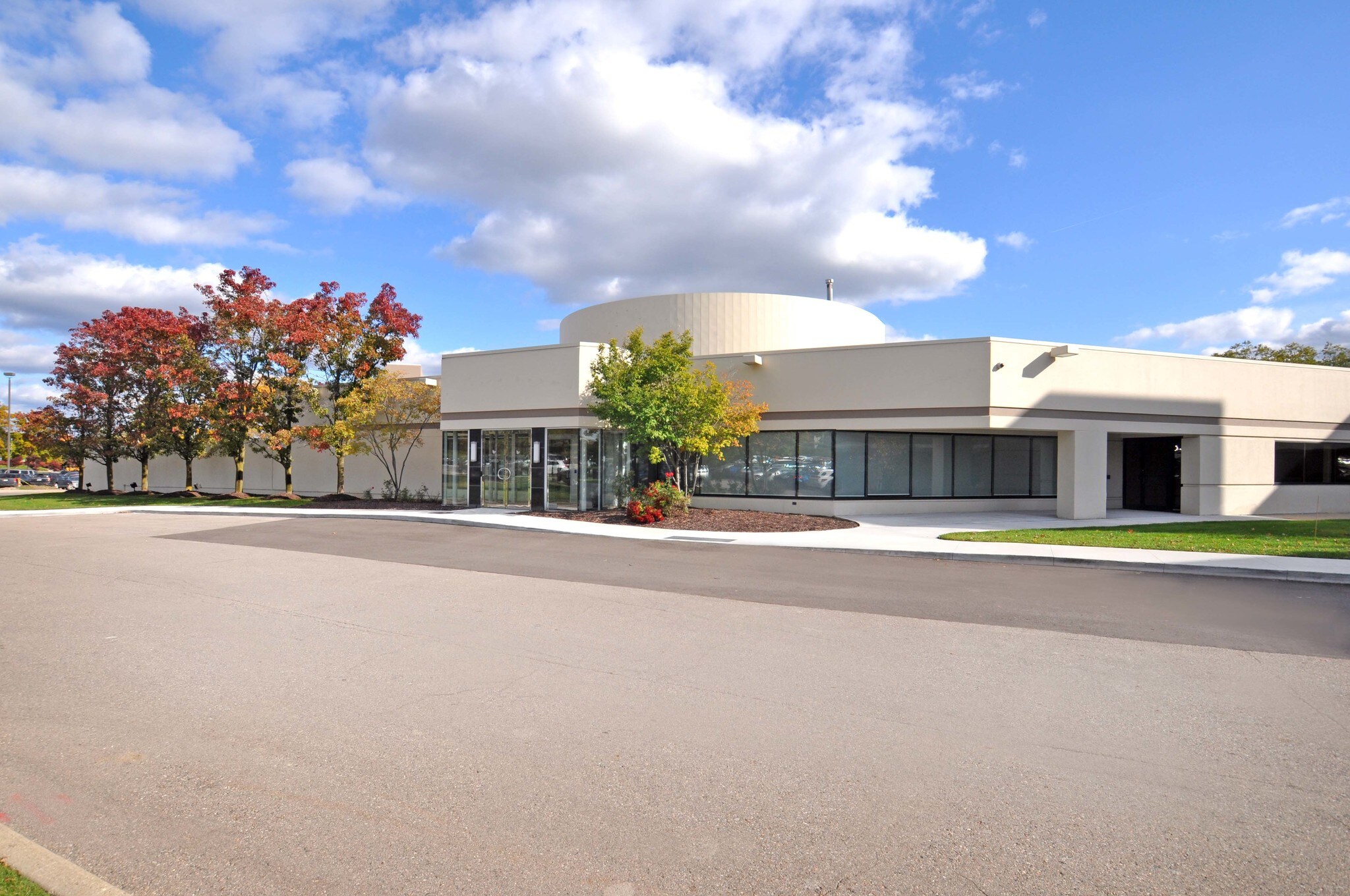 34555 W 12 Mile Rd, Farmington Hills, MI à vendre Photo du bâtiment- Image 1 de 11