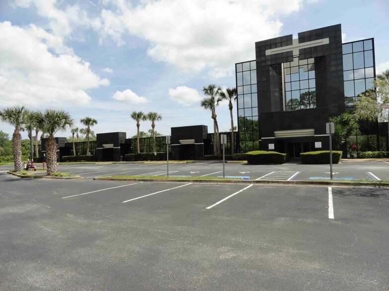 5200 Babcock St NE, Palm Bay, FL à louer - Photo du bâtiment - Image 3 de 7