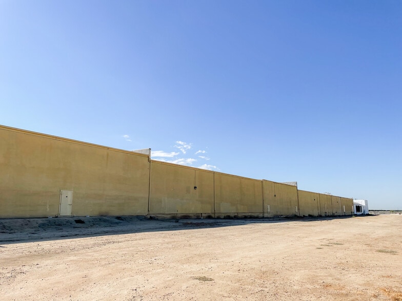 11265 Famoso Porterville Hwy, Delano, CA for sale - Building Photo - Image 3 of 28