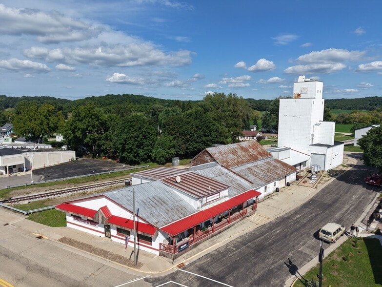 1009 Mills St, Black Earth, WI for sale - Building Photo - Image 3 of 22