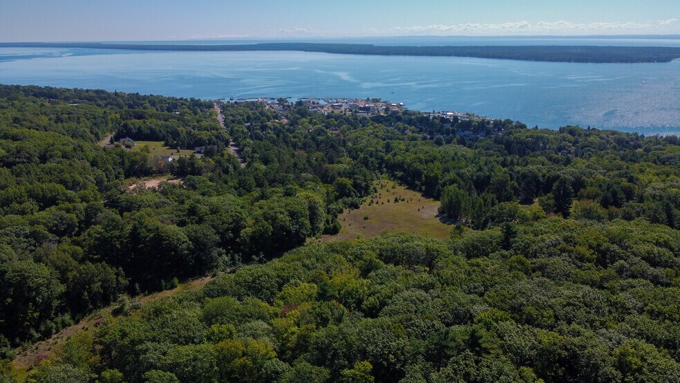 35480 Whitetail Ave, Bayfield, WI à vendre - Photo du bâtiment - Image 2 de 43