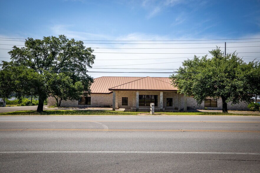 1071 FM 2673, Canyon Lake, TX à vendre - Photo du bâtiment - Image 3 de 26