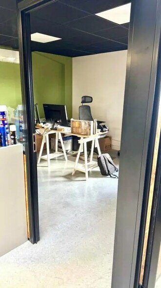 Bureau dans Carbon-Blanc à louer - Photo du bâtiment - Image 3 de 3