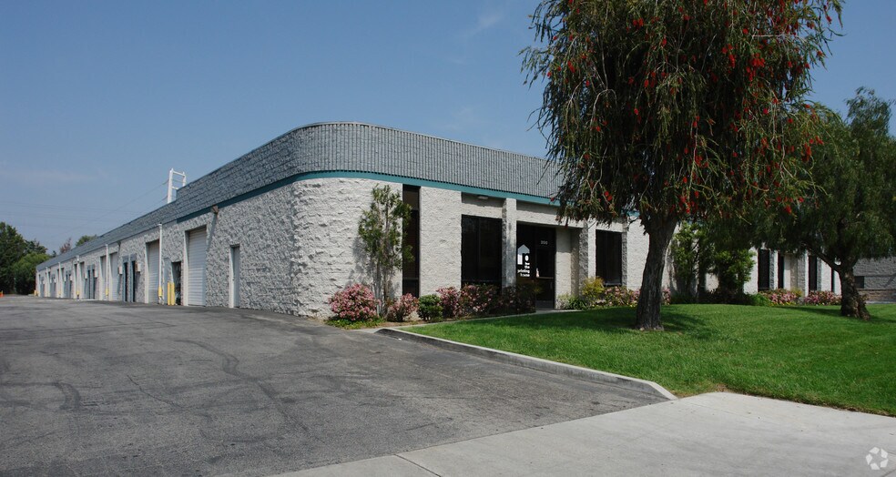 28170 Avenue Crocker, Valencia, CA à louer - Photo du bâtiment - Image 3 de 7