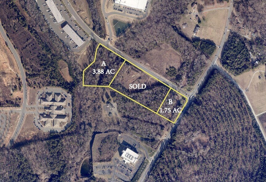 Clear Creek Business Park portefeuille de 2 propriétés à vendre sur LoopNet.ca - Photo du bâtiment - Image 1 de 2