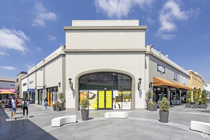 the Outlets at the Border, San Diego, CA à vendre - Photo principale - Image 1 de 1