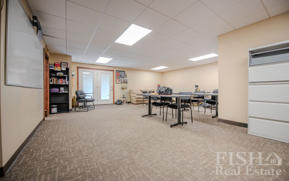 7129 Nittany Valley Dr, Mill Hall, PA à louer - Photo du bâtiment - Image 2 de 11