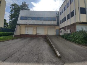 Flex in L'HAY-LES-ROSES for lease Building Photo- Image 2 of 4
