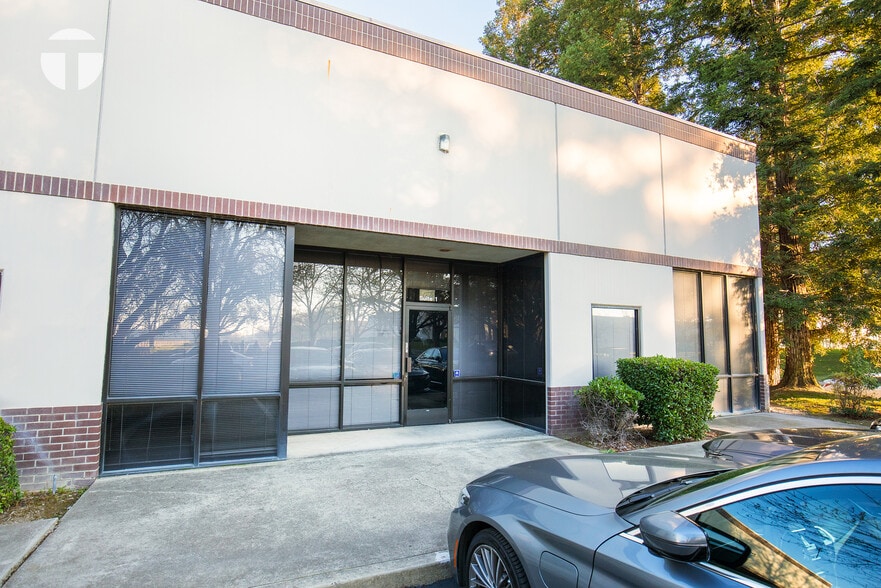 819 Striker Ave, Sacramento, CA for lease - Building Photo - Image 2 of 11