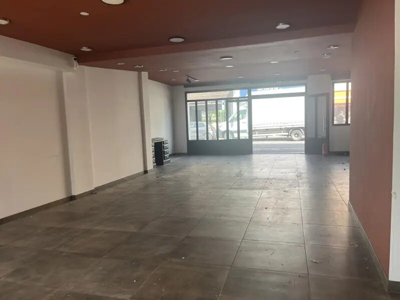 Retail in Bègles for lease Interior Photo- Image 1 of 6