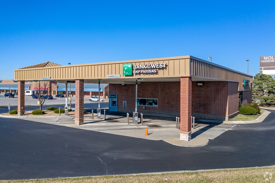 4610 Noland Rd, Independence, MO à vendre - Photo du bâtiment - Image 2 de 6