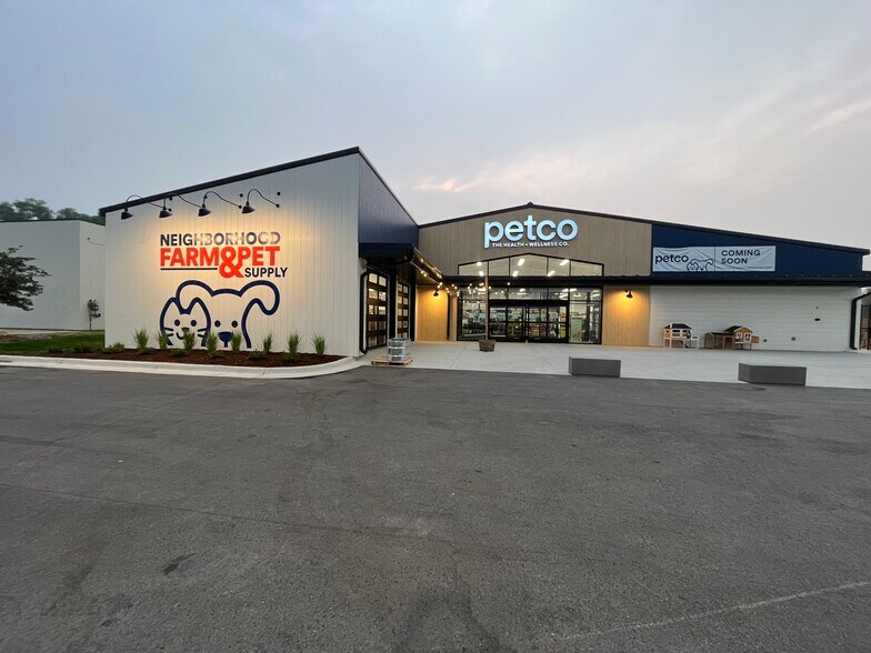 2731 S State Rd, Ionia, MI à vendre - Photo du bâtiment - Image 1 de 1