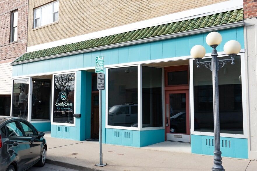 203 W Madison St, Pontiac, IL for sale - Building Photo - Image 2 of 24