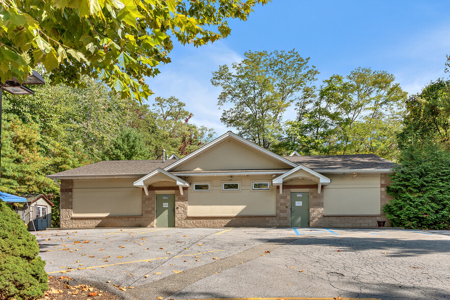 74 Dennings Ave, Beacon, NY à vendre - Photo principale - Image 1 de 1