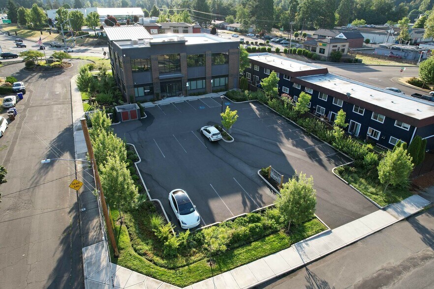 735 E Clarendon St, Gladstone, OR à vendre - Aérien - Image 3 de 12