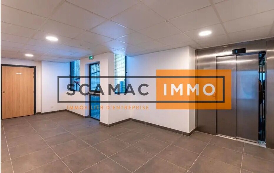 Bureau dans Colombes à louer - Photo du bâtiment - Image 3 de 13