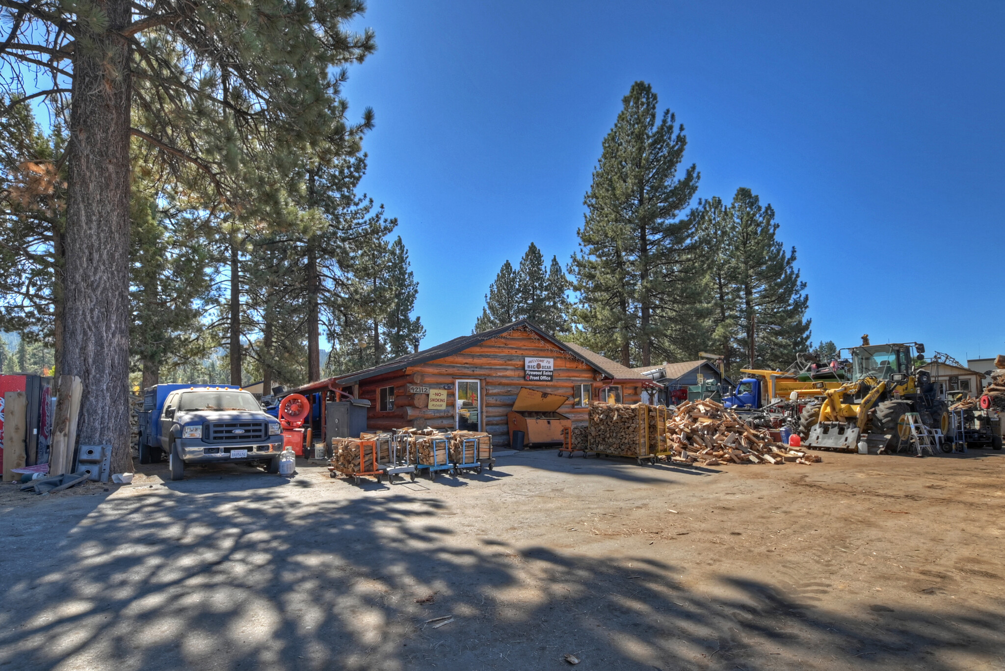 42112 Big Bear Blvd, Big Bear City, CA à vendre Photo du b timent- Image 1 de 17