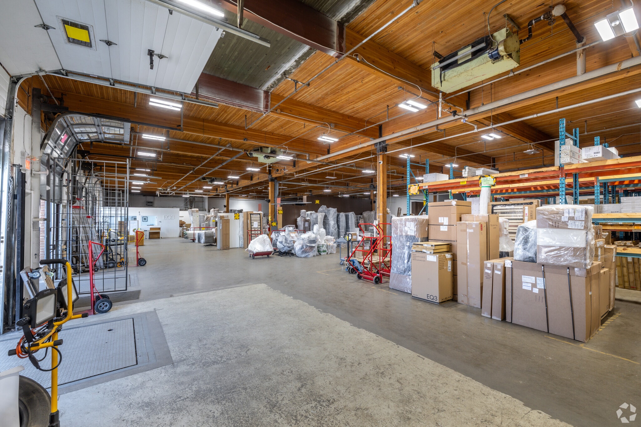 5600-5620 Rue Ferrier, Mt Royal, QC à louer Photo intérieure- Image 1 de 4