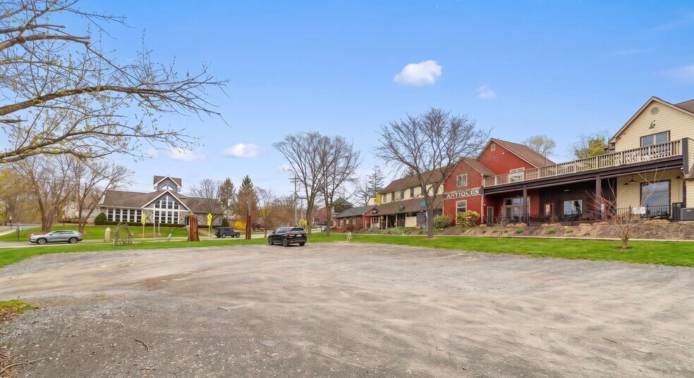 1 Water St, New Paltz, NY à vendre - Photo du bâtiment - Image 2 de 27
