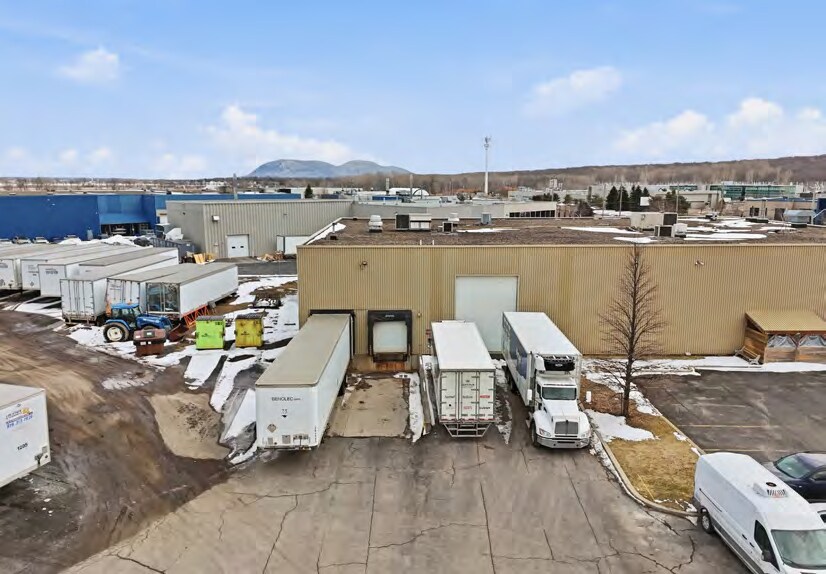 2090 Rue Bombardier, Ste-Julie, QC à vendre - Photo du bâtiment - Image 3 de 19