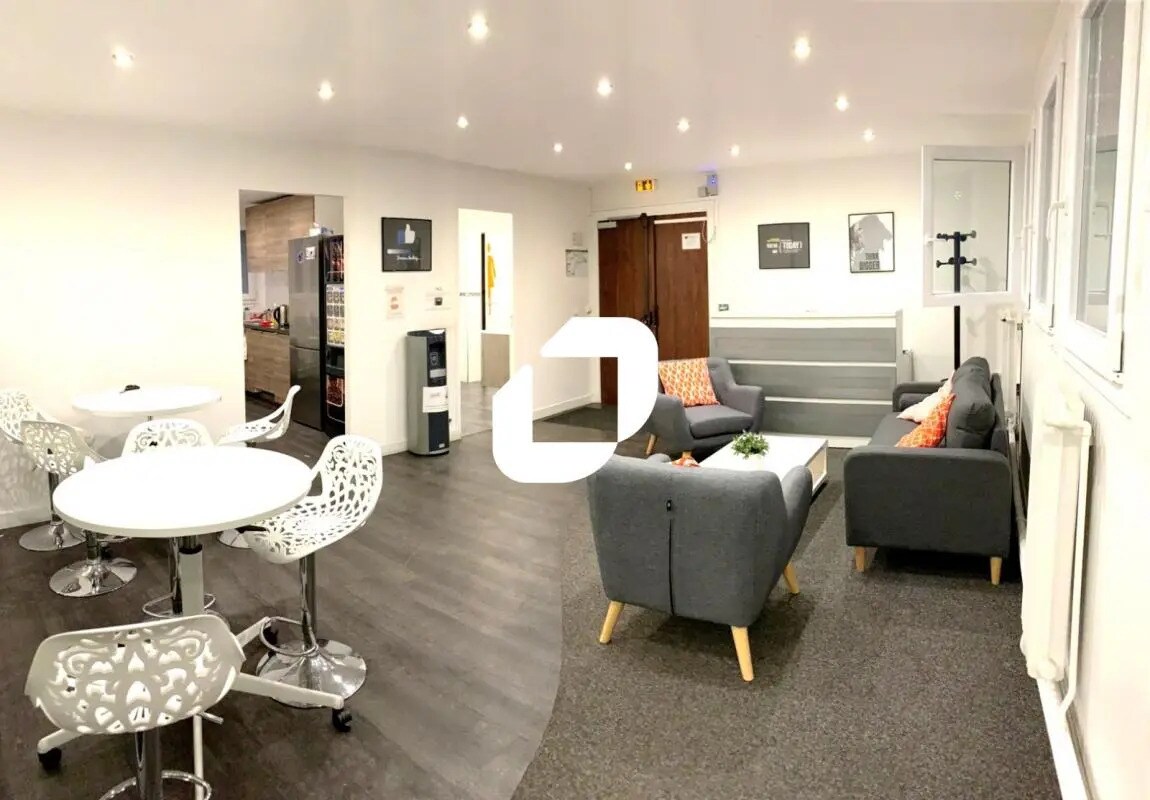 Office in Issy-les-Moulineaux for lease Interior Photo- Image 1 of 3