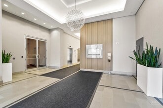 1919 Minnesota Ct, Mississauga, ON à louer Hall d’entrée- Image 2 de 3