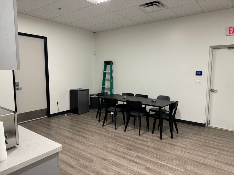 2115 S 11th Ave, Phoenix, AZ for lease - Interior Photo - Image 3 of 16