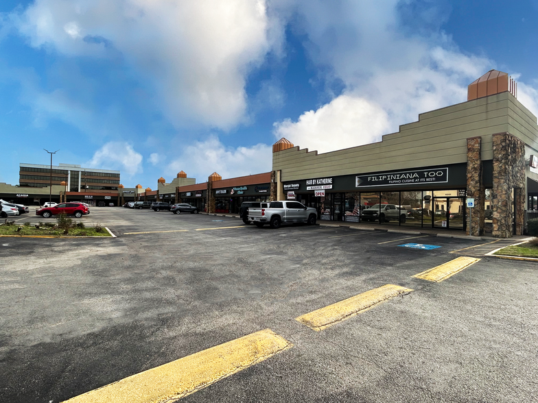 4051 Fm 1960 Rd W, Houston, TX for lease - Building Photo - Image 1 of 3