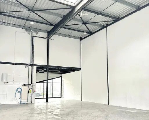 Office in Bonneuil-sur-Marne for lease - Building Photo - Image 2 of 5